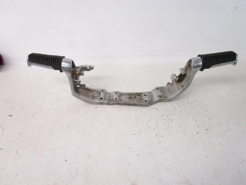 01 Suzuki VS 800 Intruder Peg Mount 43510-38E01 1997-2009
